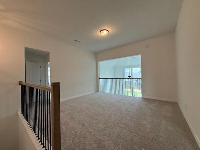 Spacious, unfurnished interior of a new home in Blue Heron Estates, Mont Belvieu (Image 16).