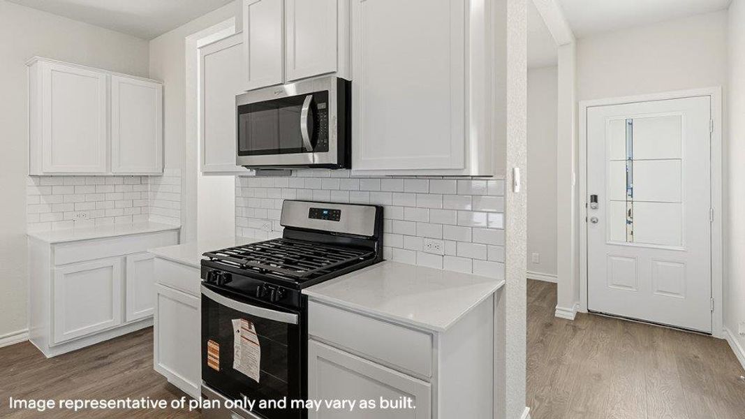 Furnished interior view inside a new home in Avenida, Converse (Image 11).