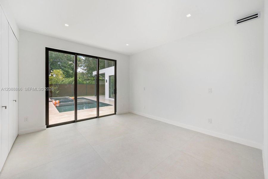 Spacious, unfurnished interior of a new home in , Miami (Image 20).