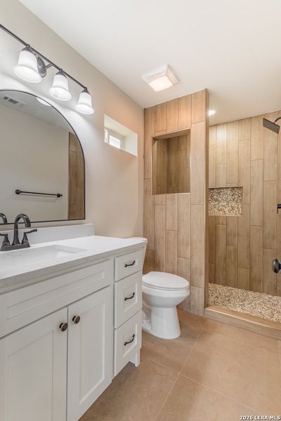 Furnished interior view inside a new home in , Eagle Pass (Image 7).