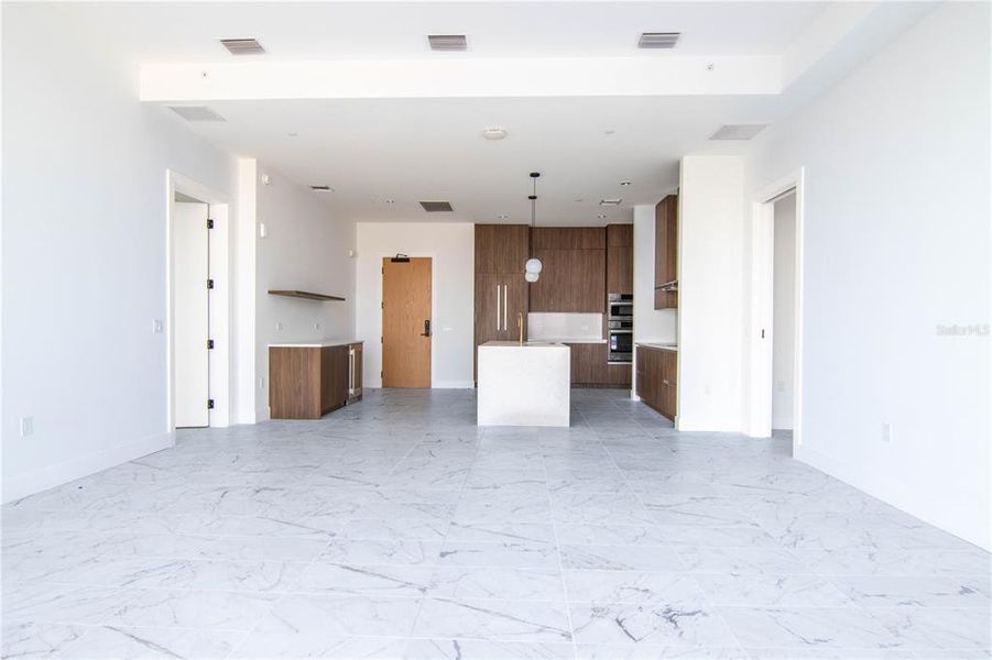 Spacious, unfurnished interior of a new home in , St. Petersburg (Image 11).