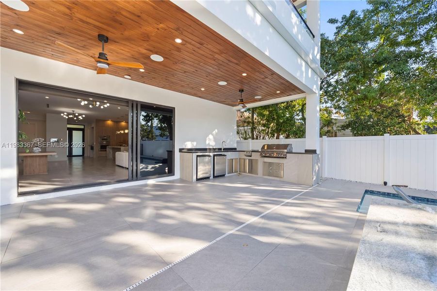 Exterior details and patio area of a home in , Fort Lauderdale (Image 36).