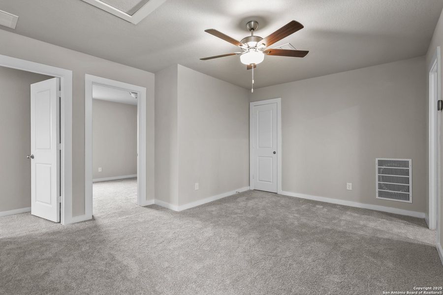 Spacious, unfurnished interior of a new home in Garden Grove, Schertz (Image 15).