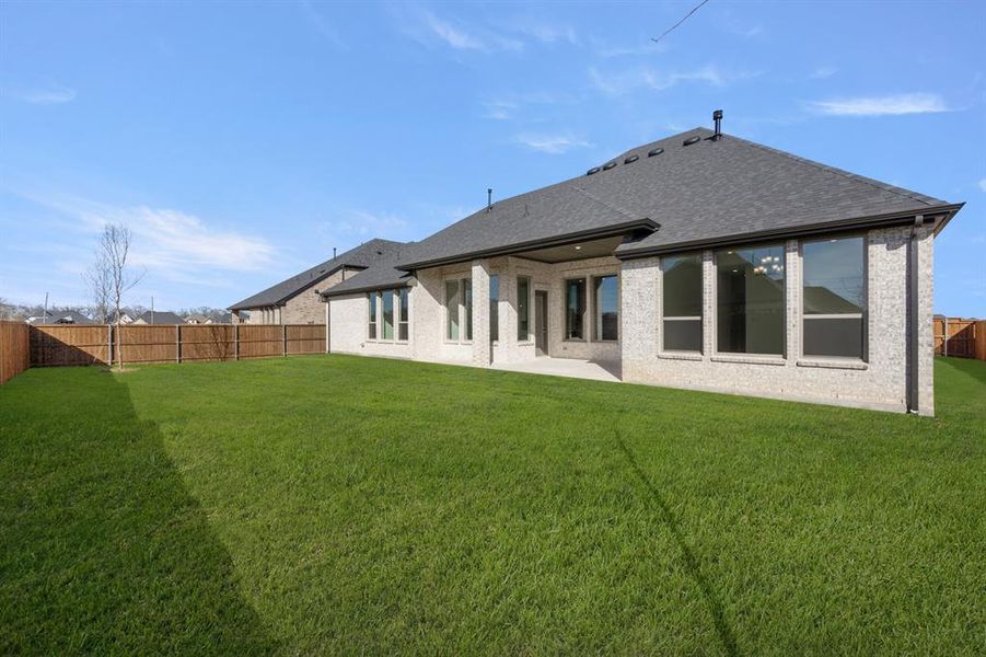 Exterior details and patio area of a home in Rockwood 90', Mansfield (Image 26).