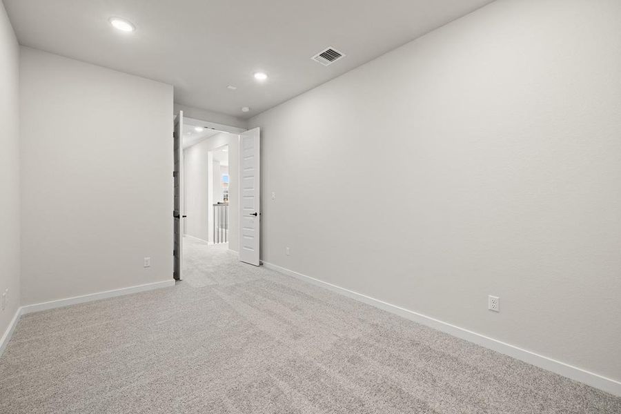 Spacious, unfurnished interior of a new home in Lariat, Liberty Hill (Image 38).
