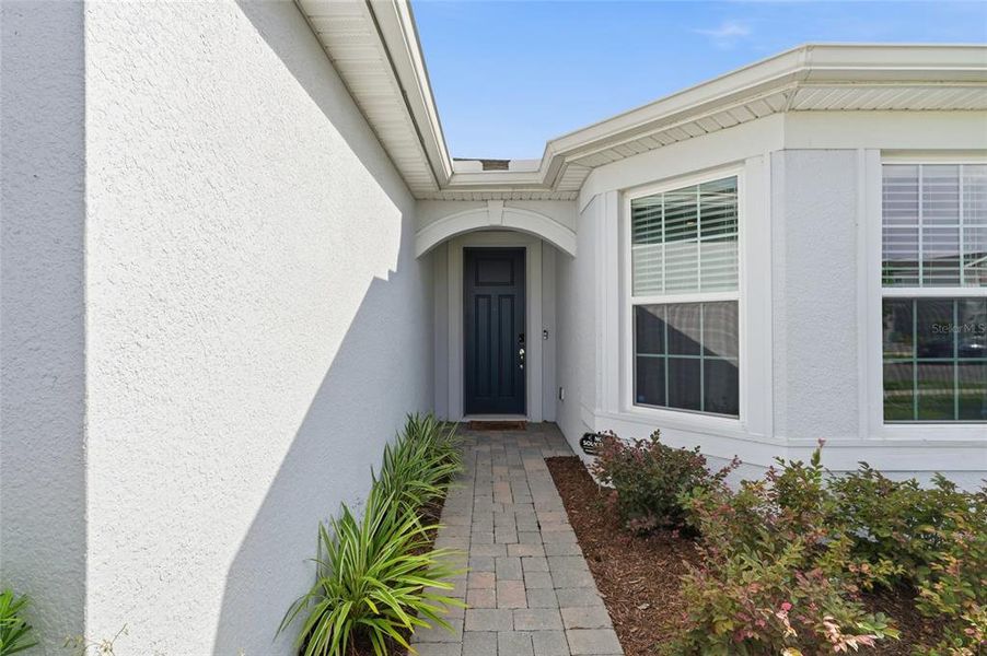 Exterior details and patio area of a home in , Kissimmee (Image 3).