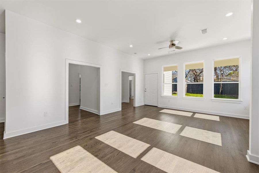 Spacious, unfurnished interior of a new home in , Dallas (Image 29).