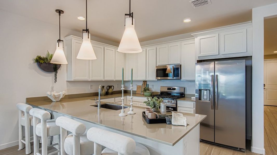 4083 Revoluton Kitchen 1of3 F1 Base2