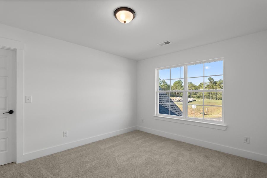 Spacious, unfurnished interior of a new home in Hancock Farms, Aiken (Image 46).