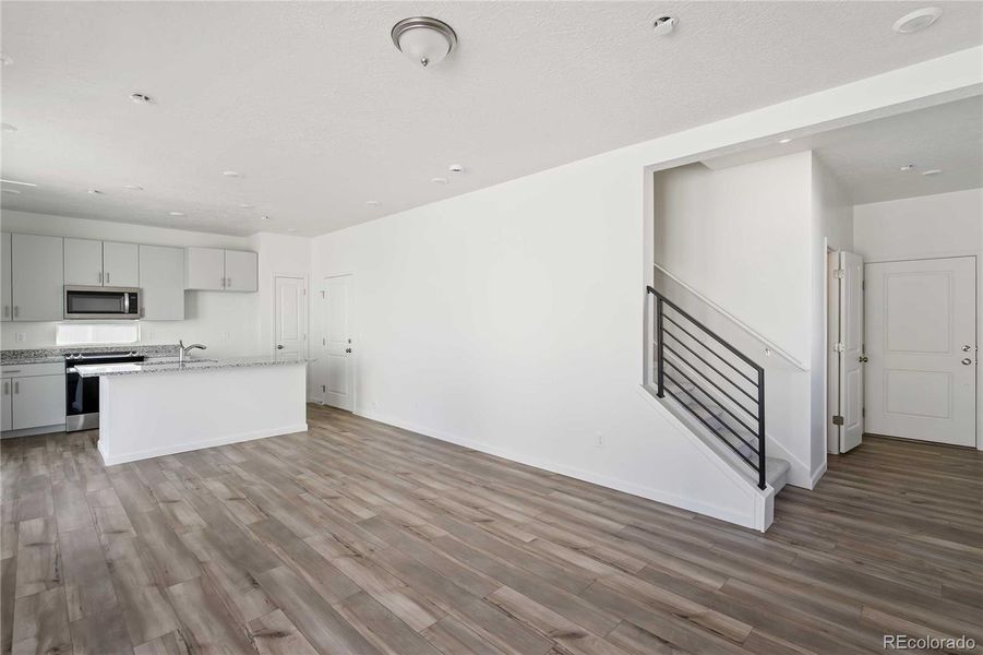 Spacious, unfurnished interior of a new home in Thompson River Ranch, Johnstown (Image 15).