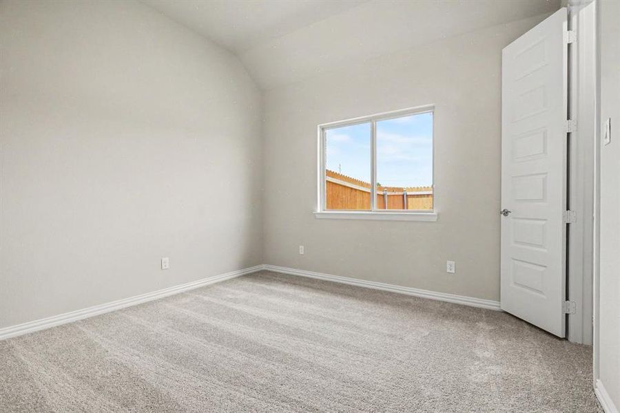 Spacious, unfurnished interior of a new home in Ten Mile Creek Estates, DeSoto (Image 28).