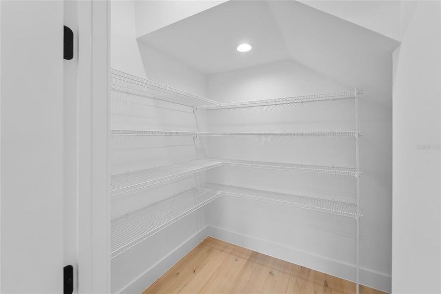 Spacious, unfurnished interior of a new home in , Tampa (Image 33).