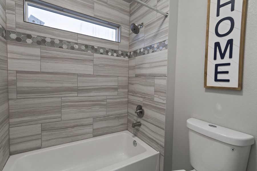 Representative furnished interior of a home built from the The Bellagio – 425SSC3CG by Saratoga Homes in Crossland, El Paso (Image 16).