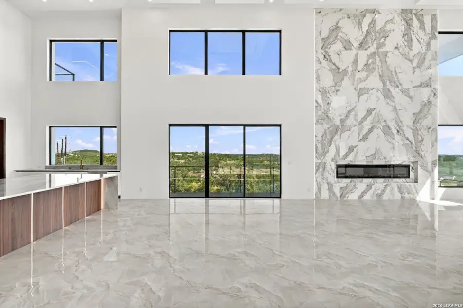 Spacious, unfurnished interior of a new home in , San Antonio (Image 90).