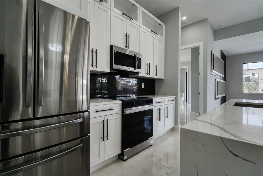 Furnished interior view inside a new home in , Port Charlotte (Image 10).