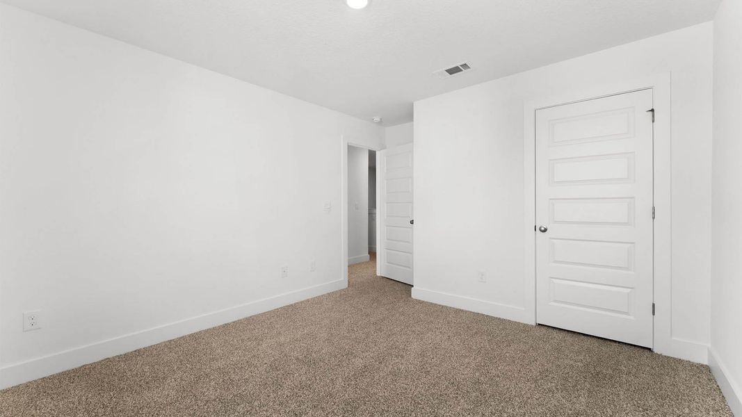 Spacious, unfurnished interior of a new home in Chateau Nemours, Port Saint Joe (Image 26).