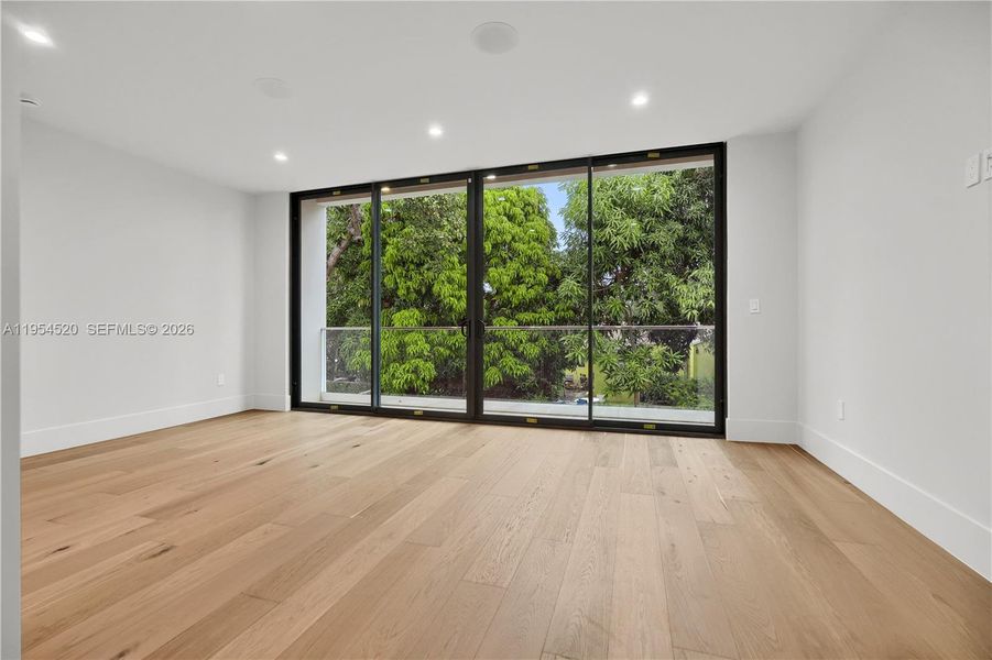 Spacious, unfurnished interior of a new home in , Miami (Image 23).