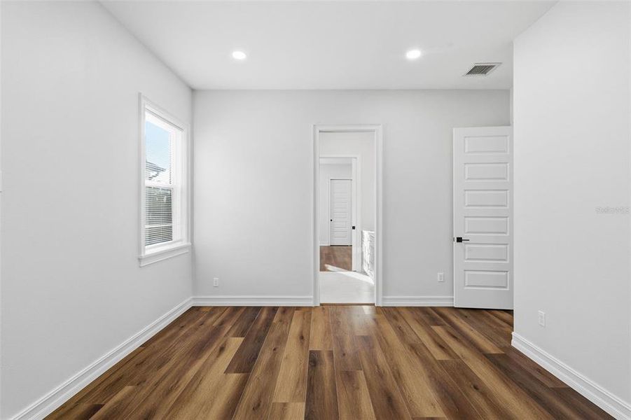 Spacious, unfurnished interior of a new home in , St. Petersburg (Image 46).