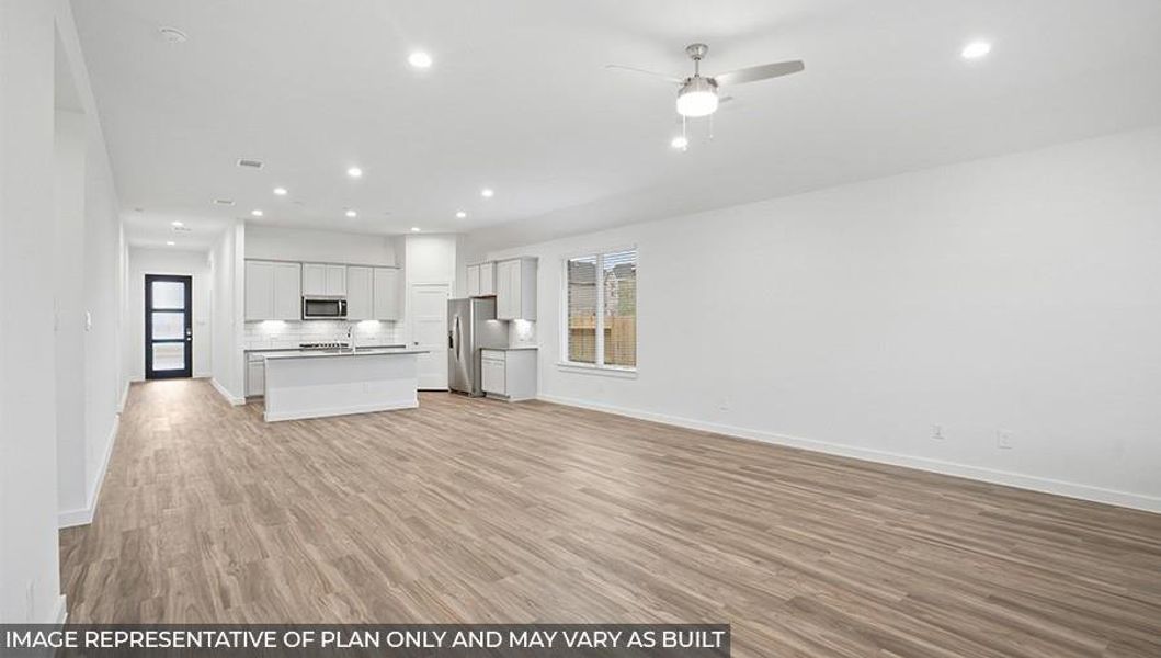 Spacious, unfurnished interior of a new home in Hills of Westlake, Conroe (Image 8).