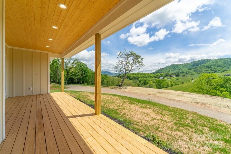 Exterior details and patio area of a home in , Clyde (Image 3).