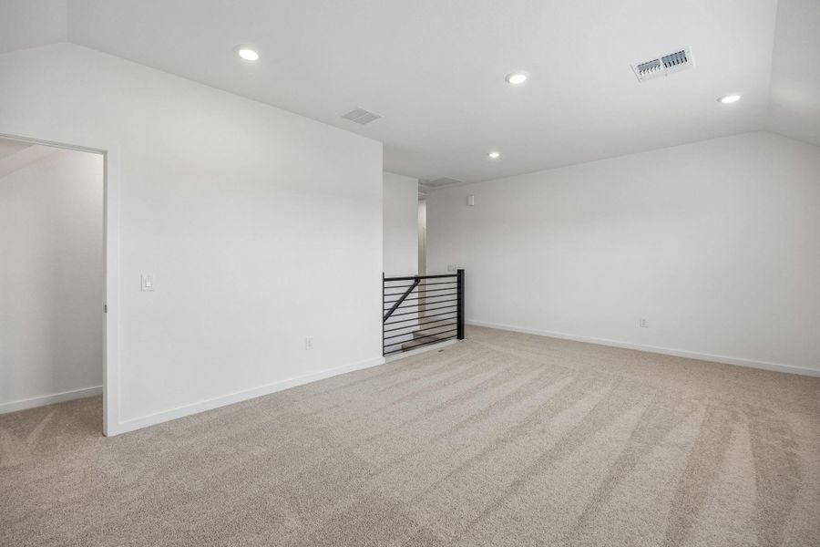 Spacious, unfurnished interior of a new home in Windcress, Cove (Image 29).