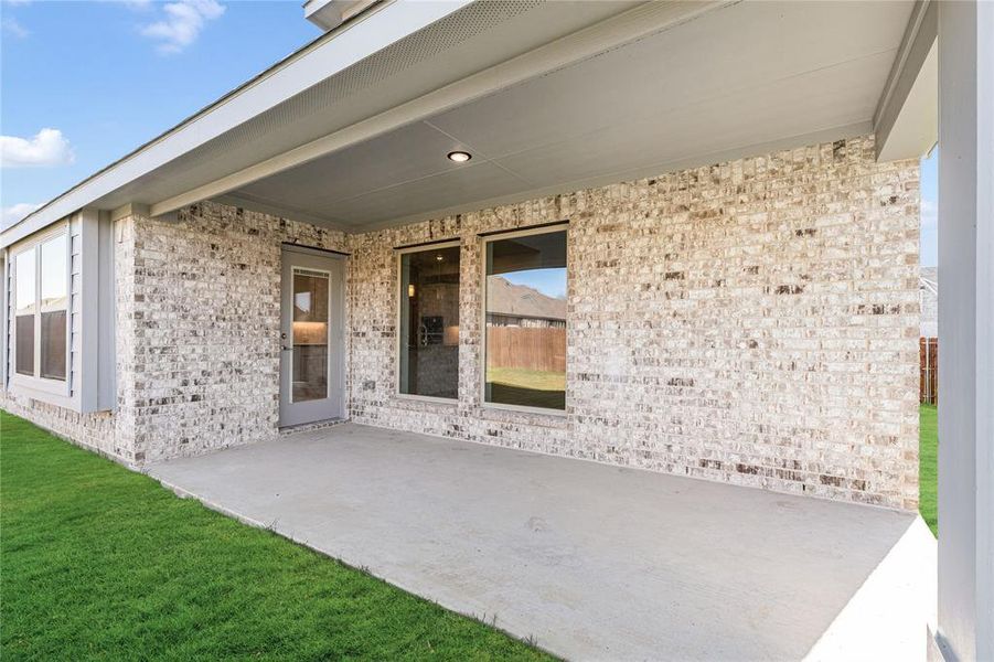 Exterior details and patio area of a home in Maplewood, Glenn Heights (Image 4). Exterior details and patio area of a home in Maplewood, Glenn Heights (Image 4).