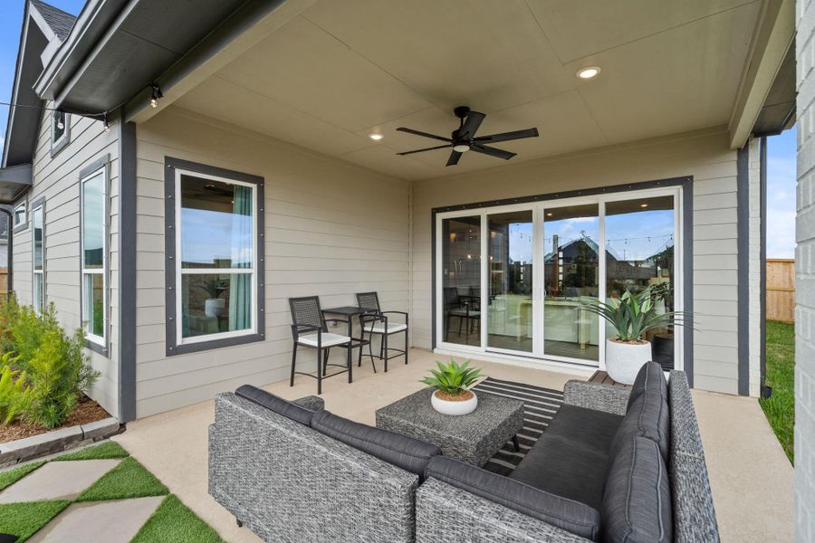 Exterior details and patio area of a home in Beacon Point, Texas City (Image 4). Exterior details and patio area of a home in Beacon Point, Texas City (Image 4).