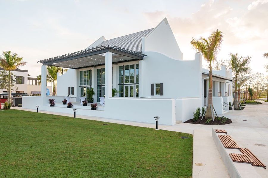 Representative exterior details of a home built from the Heritage 2 by Neal Communities in Palmera, Venice (Image 35).