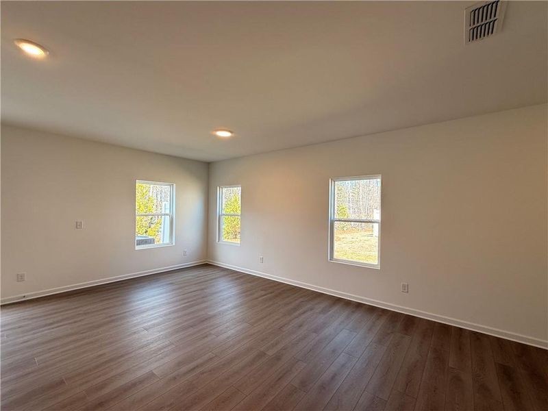 Spacious, unfurnished interior of a new home in Leydenview, Mableton (Image 14).