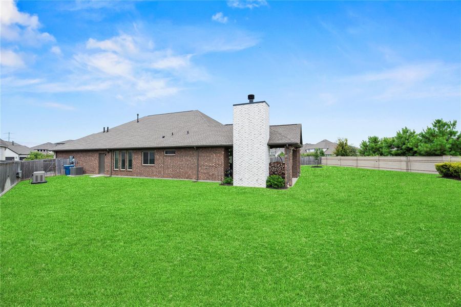 Oversize backyard lot