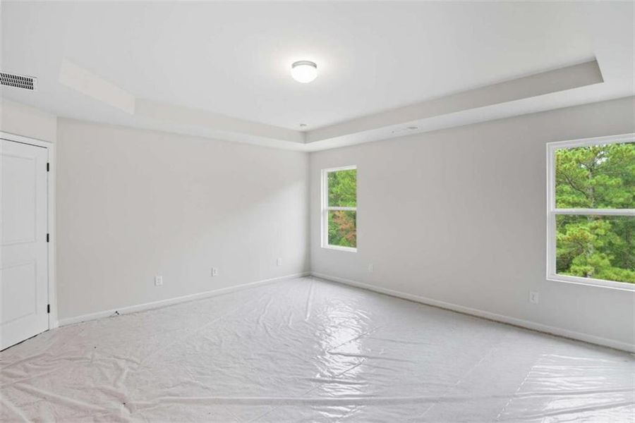 Spacious, unfurnished interior of a new home in Creekside Landing, Dallas (Image 14).