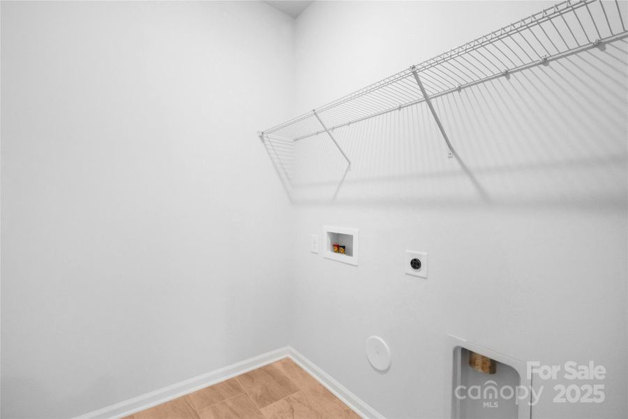 Spacious, unfurnished interior of a new home in Roselyn: Garden, Lancaster (Image 25).