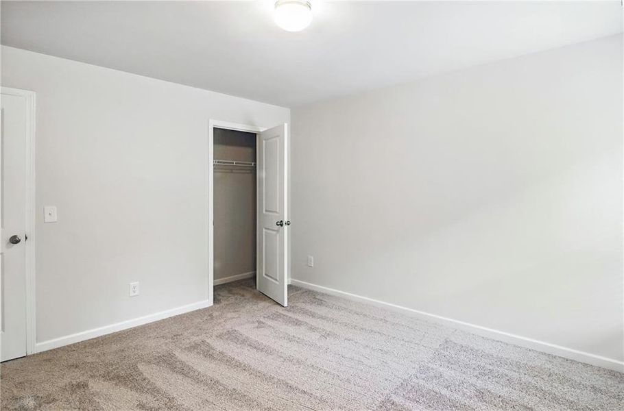 Spacious, unfurnished interior of a new home in Castleberry Pointe, Dawsonville (Image 11).