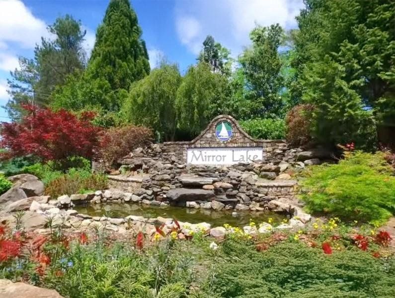 Image 8 of a home in The Fairways at Mirror Lake.
