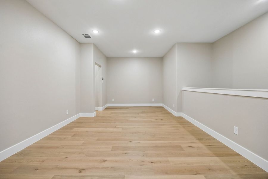 Spacious, unfurnished interior of a new home in Mustang Lakes, Celina (Image 53).