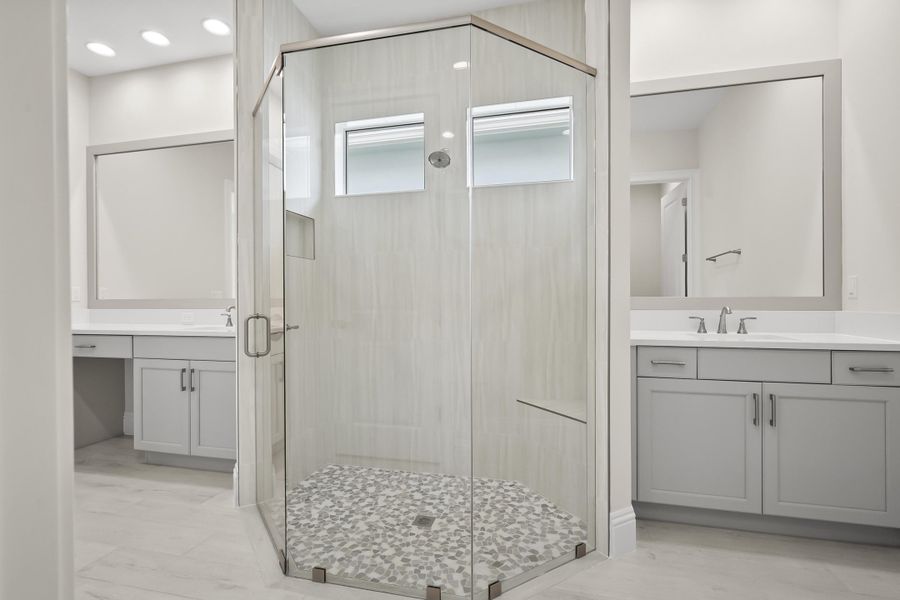 4232 Montagu Ave_Amaryllis_Lot 15_39