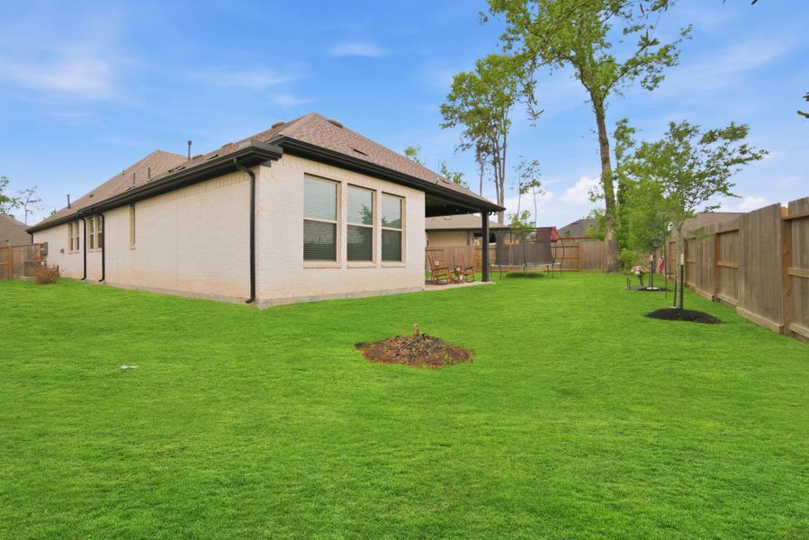 Exterior details and patio area of a home in , Willis (Image 3).