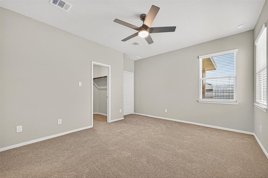 Spacious, unfurnished interior of a new home in Sunterra, Katy (Image 41). Spacious, unfurnished interior of a new home in Sunterra, Katy (Image 41).
