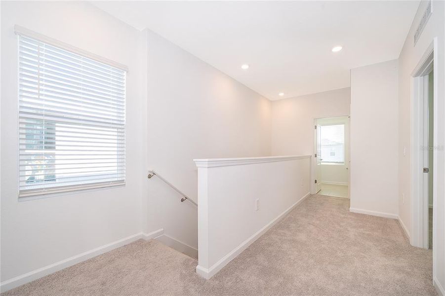 Spacious, unfurnished interior of a new home in , Orlando (Image 15).