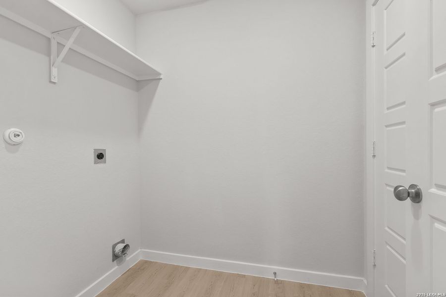 Spacious, unfurnished interior of a new home in Senna, Leon Valley (Image 30).