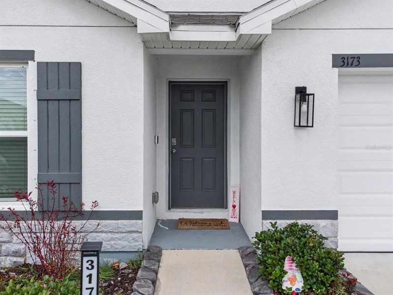 Exterior details and patio area of a home in , Wimauma (Image 3).