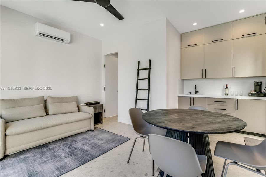 Cabana / Quest Room