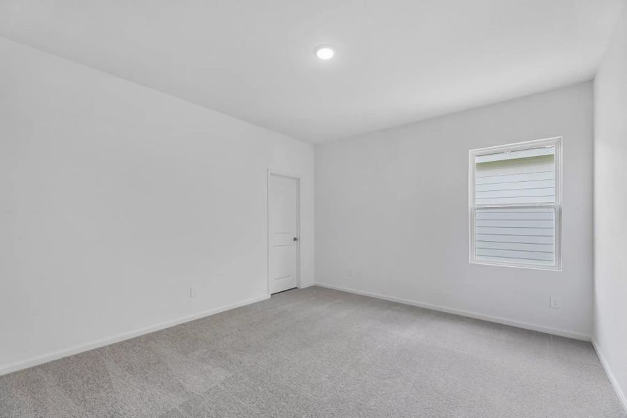 Spacious, unfurnished interior of a new home in Royal Pines, Porter (Image 7).