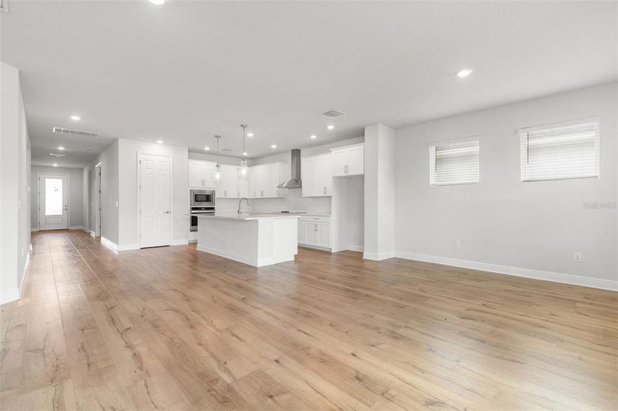Spacious, unfurnished interior of a new home in Chapel Crossings, Wesley Chapel (Image 17). Spacious, unfurnished interior of a new home in Chapel Crossings, Wesley Chapel (Image 17).