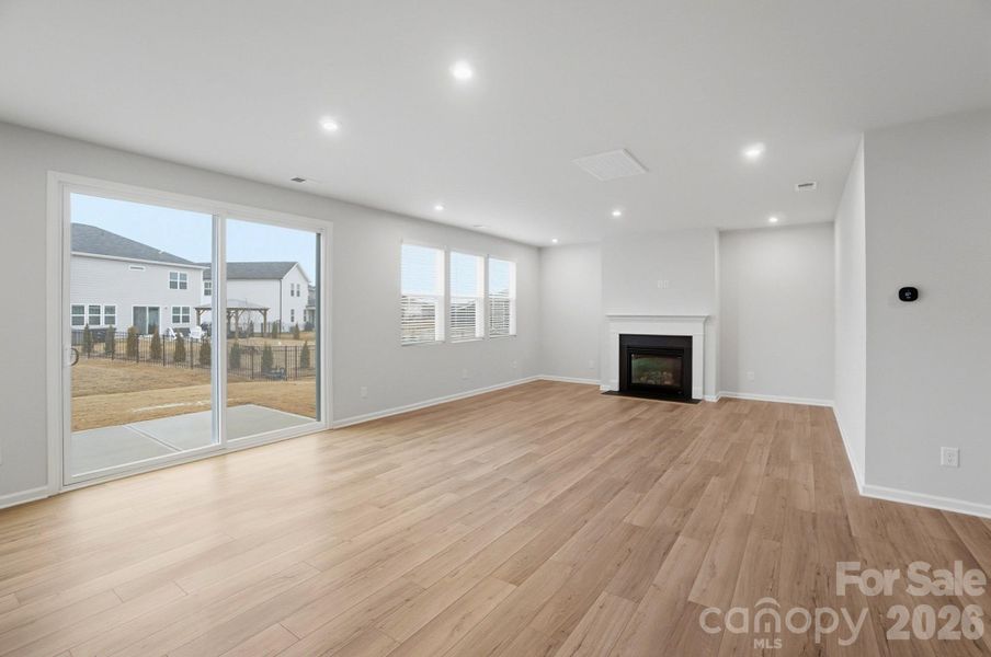 Spacious, unfurnished interior of a new home in Waxhaw Landing, Monroe (Image 23).