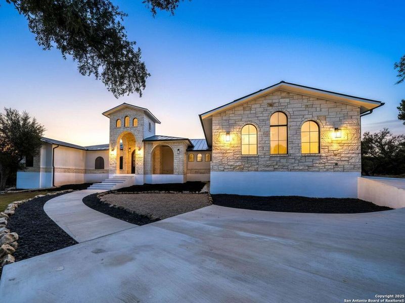Front exterior of a new home in , New Braunfels, TX, highlighting curb appeal (Image 30).