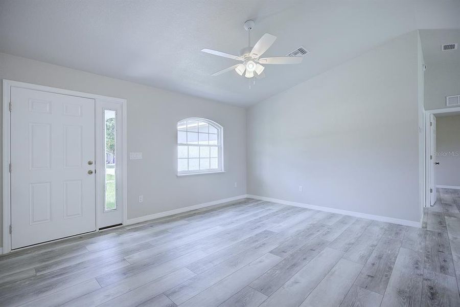 Spacious, unfurnished interior of a new home in , Avon Park (Image 14).