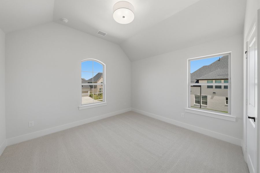 Spacious, unfurnished interior of a new home in Hillside Village, Celina (Image 32).