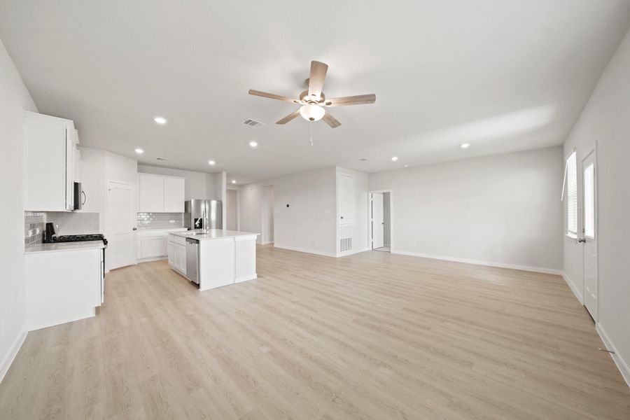 Spacious, unfurnished interior of a new home in Russell Ranch, Bay City (Image 18).