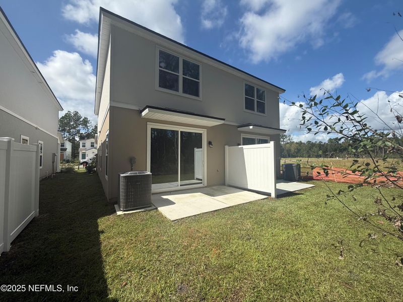 Exterior details and patio area of a home in Hansen Creek, Jacksonville (Image 3).